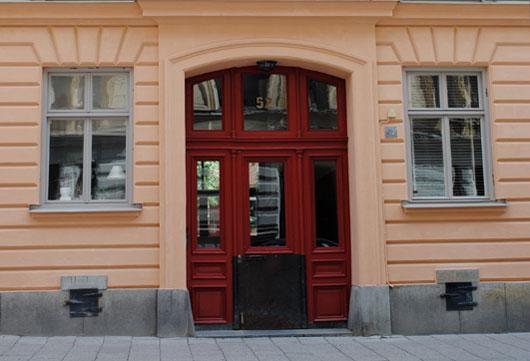 Porten till Grev Turegatan 52